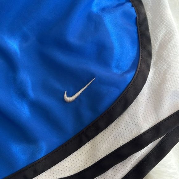 Nike Running Shorts - Picture 2 of 3
